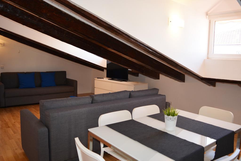 Apartamento Livinginopera Escalinata