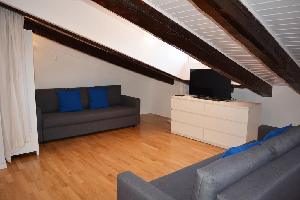 Livinginopera Escalinata Apartamento Madrid